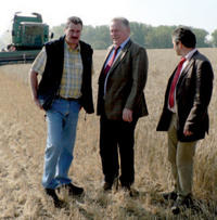 vlnr: Hubert Braun (Landwirt), Joachim Hauck (Ministerium), Alfred Kroiher (Durst Malz)